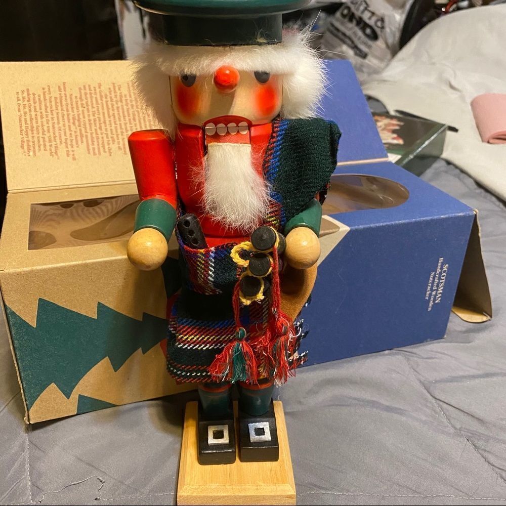 Nutcracker Village 1994 Scotsman Bagpipe RARE